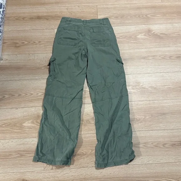 American Eagle stretch super high-rise baggy, wide leg Olive Green Pants - Picture 9 of 9